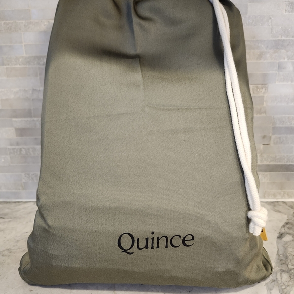 Quince Bamboo Sheet Set Olive Green Queen Size NWT Cooling Soft - Picture 6 of 6